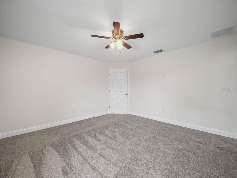 Spacious, unfurnished interior of a new home in , Bowling Green (Image 18).