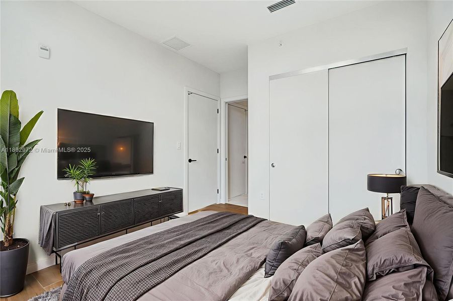 PRIMARY WITH PICTURESQUE CUT-OUT WINDOWS, DOUDLE SINKS, WALK IN CLOSETS. PRIMARY WITH PICTURESQUE CUT-OUT WINDOWS, DOUDLE SINKS, WALK IN CLOSETS.