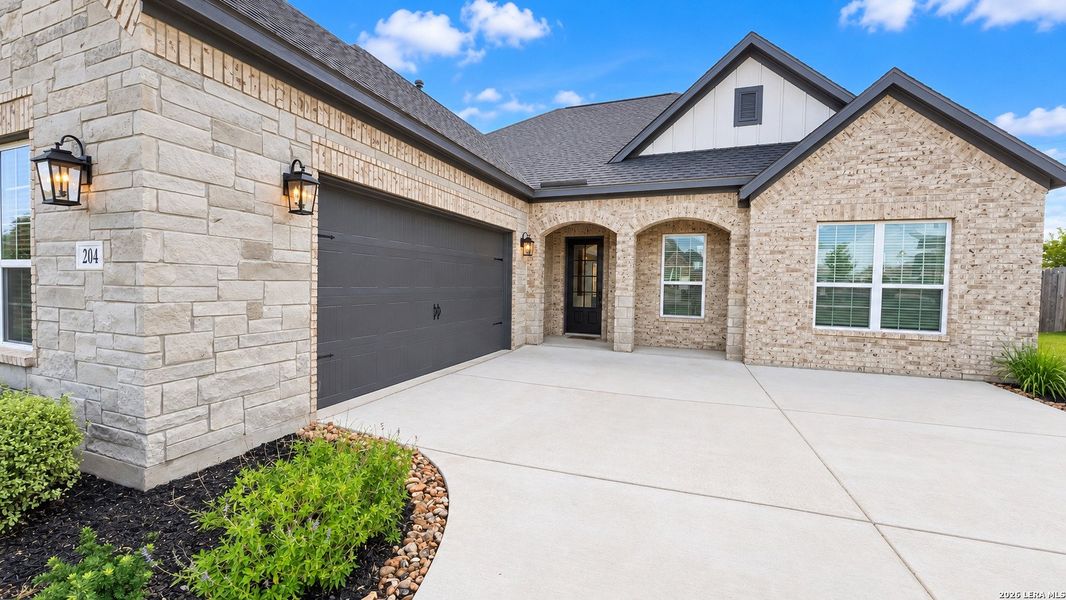 Exterior details and patio area of a home in Potranco West, Castroville (Image 20).