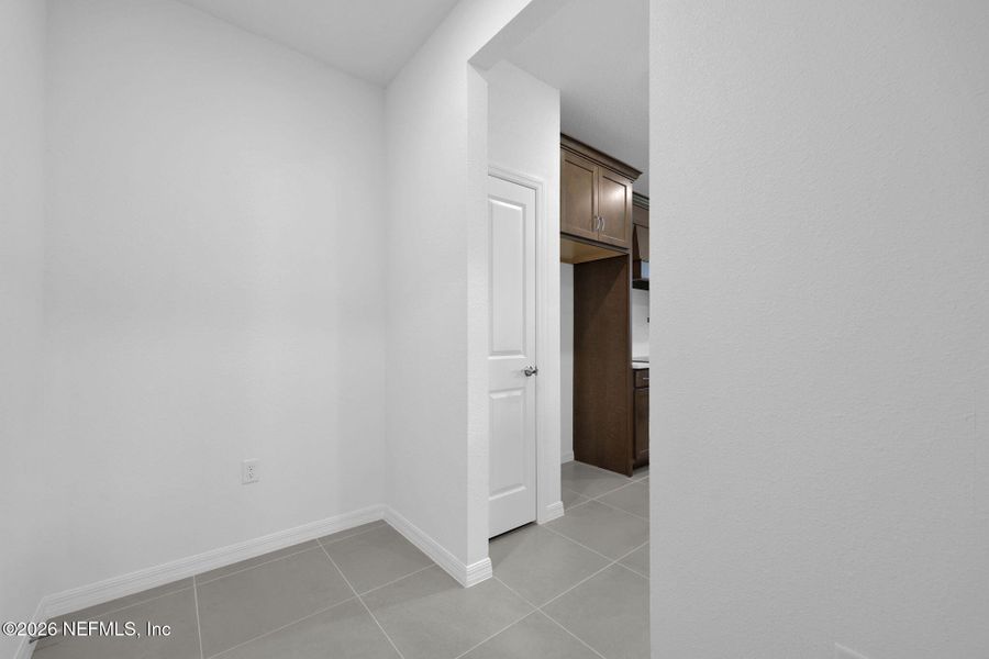 Spacious, unfurnished interior of a new home in Hyland Trail, Green Cove Springs (Image 37).