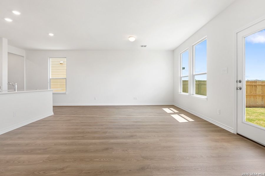 Spacious, unfurnished interior of a new home in The Granary - Heritage Collection, San Antonio (Image 27).