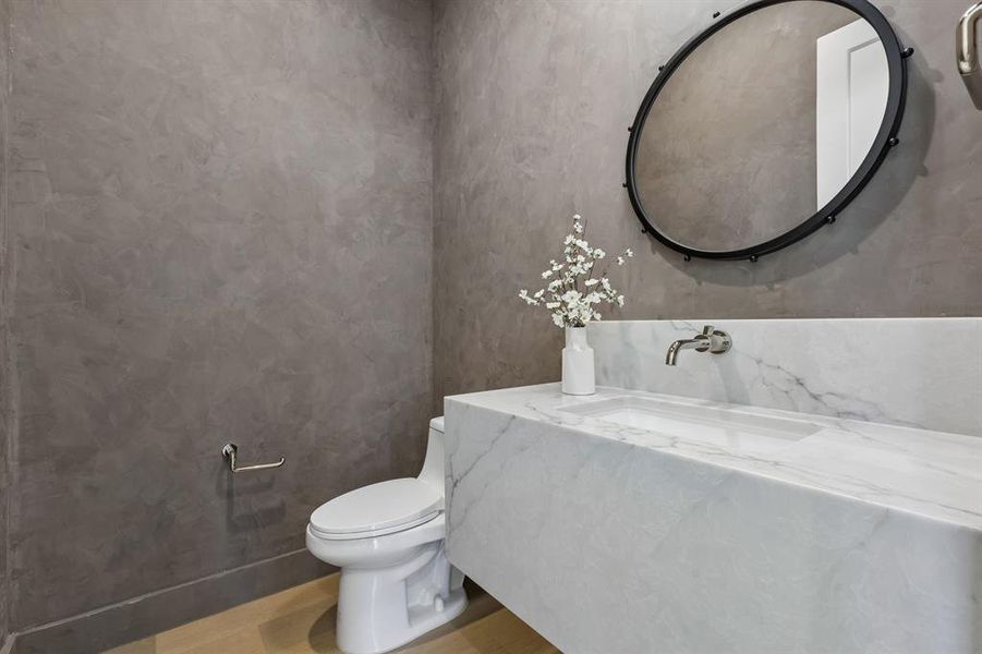 Furnished interior view inside a new home in , Dallas (Image 30).