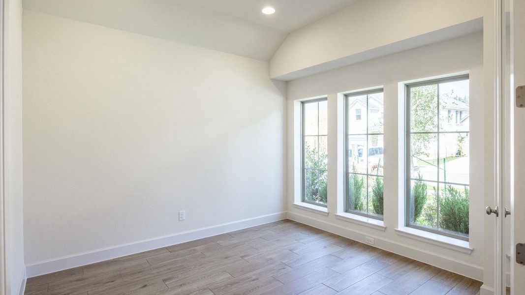Spacious, unfurnished interior of a new home in Parkside on the River West, Georgetown (Image 5).