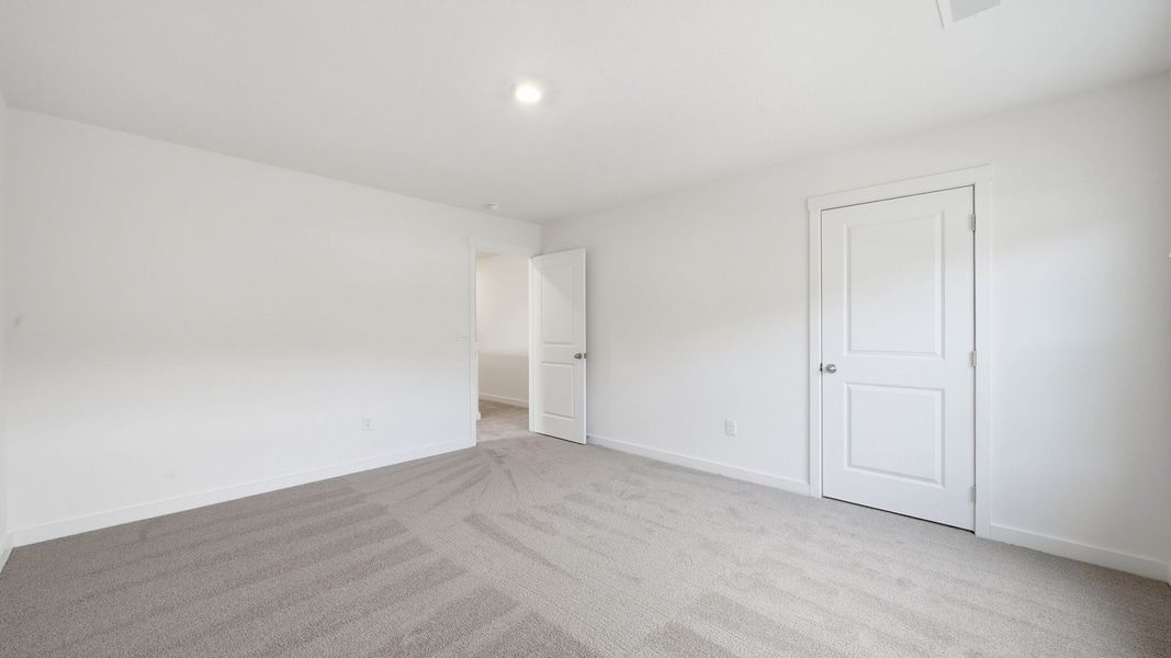 Spacious, unfurnished interior of a new home in Emory Creek, Harriman (Image 31).