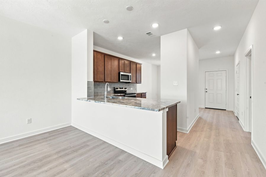Furnished interior view inside a new home in Grand Lake, Snook (Image 4).