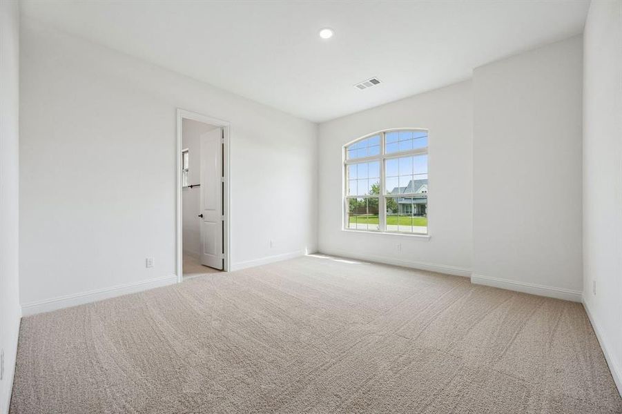 Spacious, unfurnished interior of a new home in Oak Creek Ranch, Midlothian (Image 20). Spacious, unfurnished interior of a new home in Oak Creek Ranch, Midlothian (Image 20).