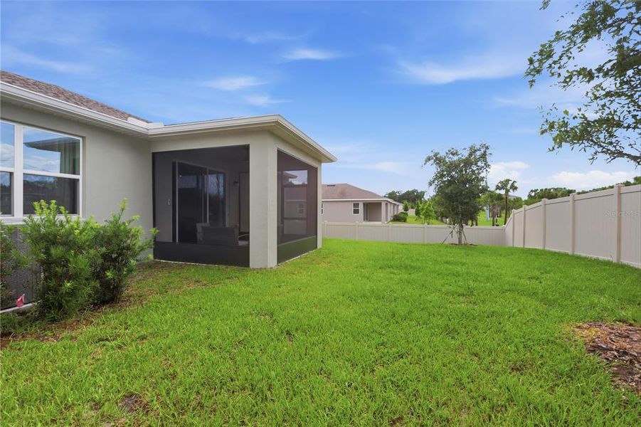 Exterior details and patio area of a home in Grandview Gardens, Deland (Image 3).
