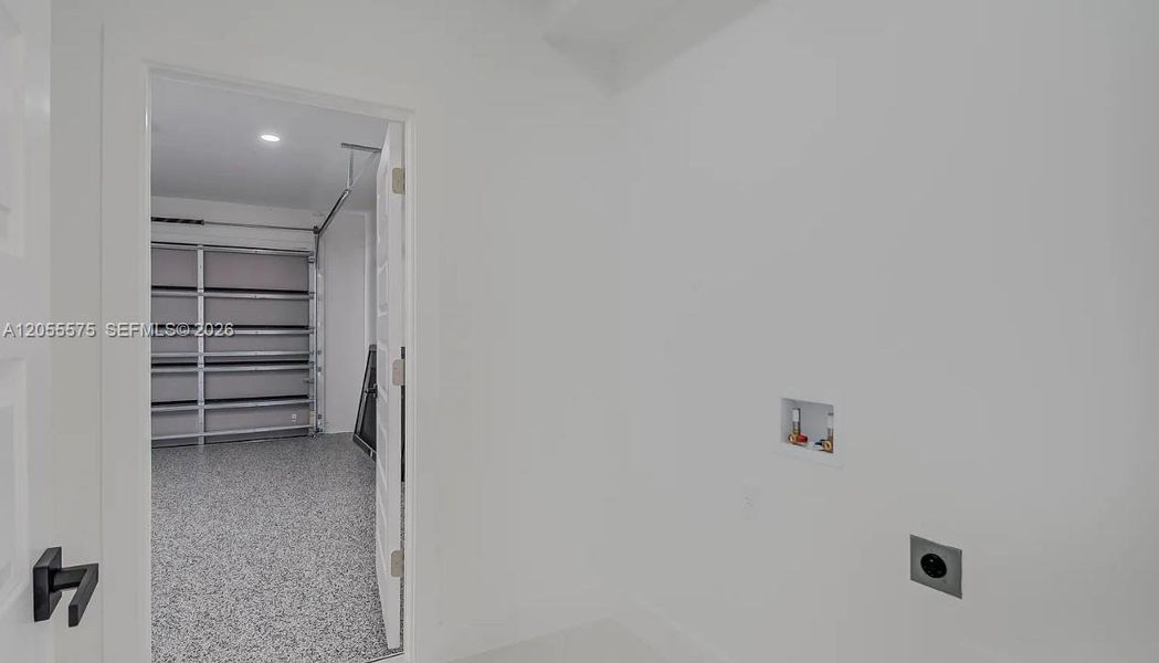 Spacious, unfurnished interior of a new home in , Lehigh Acres (Image 13).