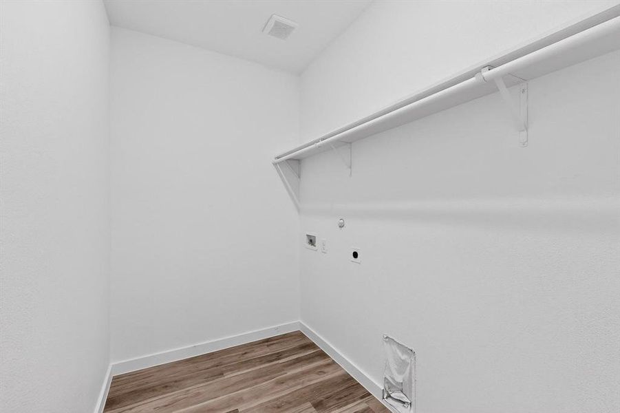 Spacious, unfurnished interior of a new home in , Dallas (Image 15).