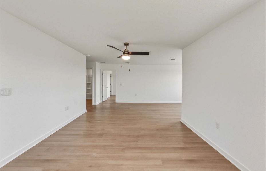 Spacious, unfurnished interior of a new home in Sun City Texas, Georgetown (Image 15).