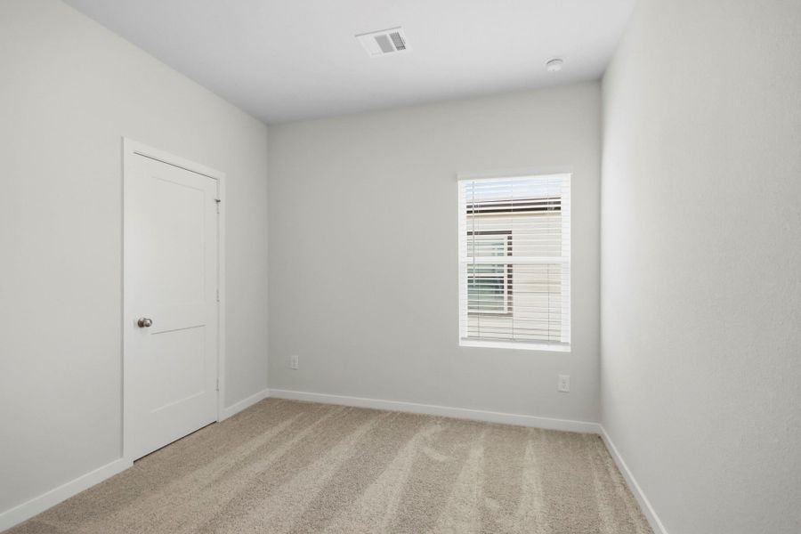 Spacious, unfurnished interior of a new home in Crockett Meadows, Conroe (Image 15).