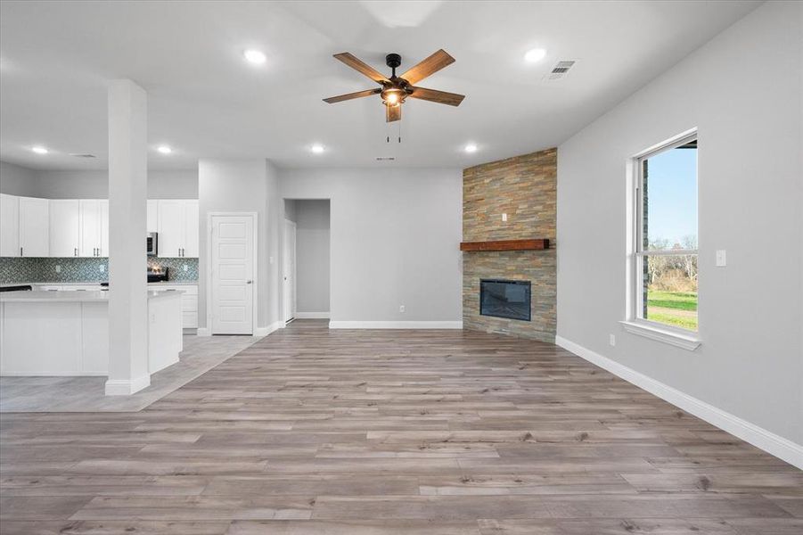 Spacious, unfurnished interior of a new home in , Corsicana (Image 29).