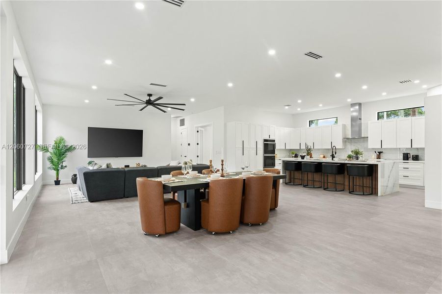 Furnished interior view inside a new home in , Plantation (Image 9).