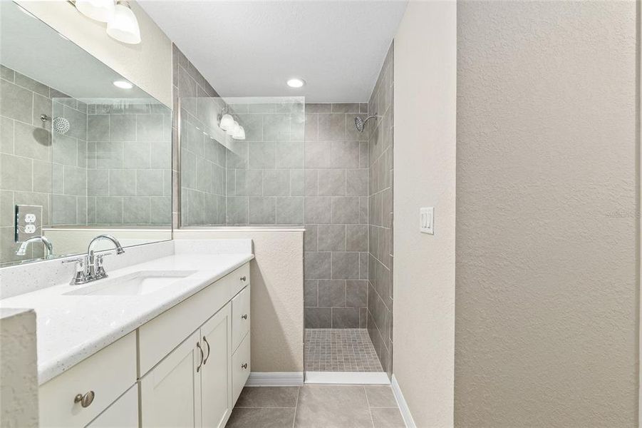 Furnished interior view inside a new home in , Dunnellon (Image 10).