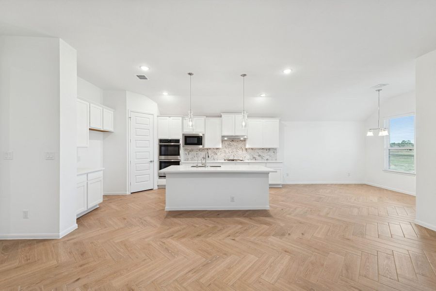 Impressive kitchen and dining area