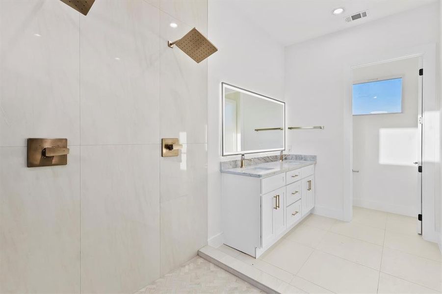 Double rain head shower!