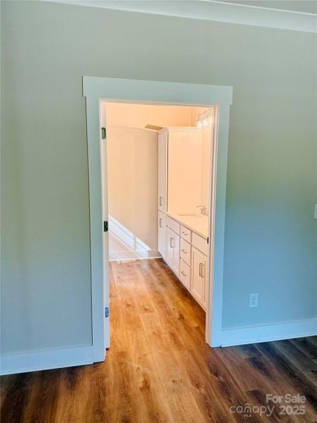 Spacious, unfurnished interior of a new home in , Catawba (Image 7).