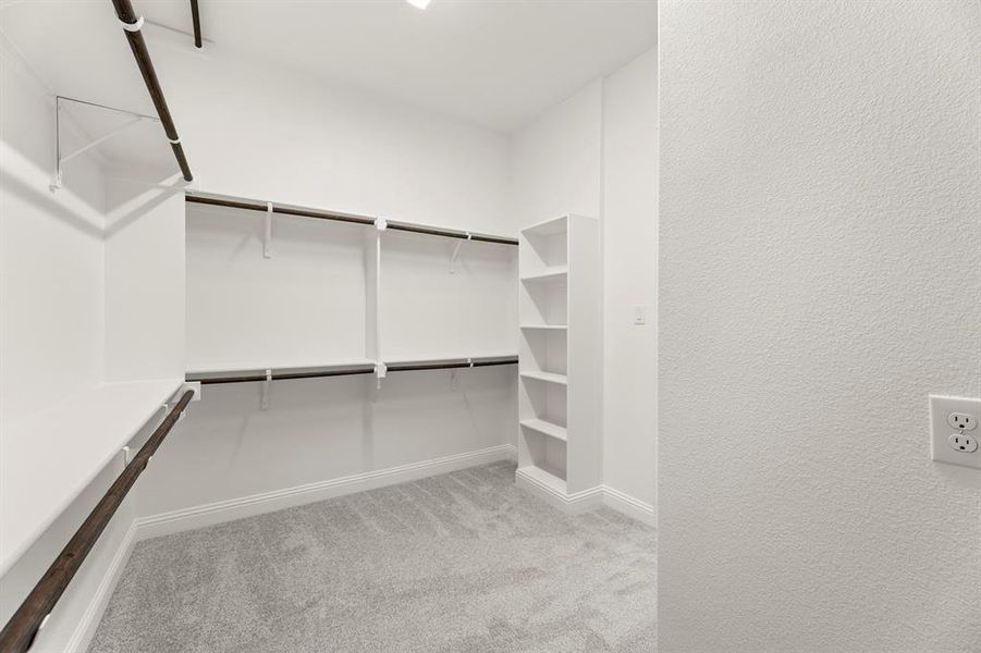 18_20. 3229 Agnew - Closet