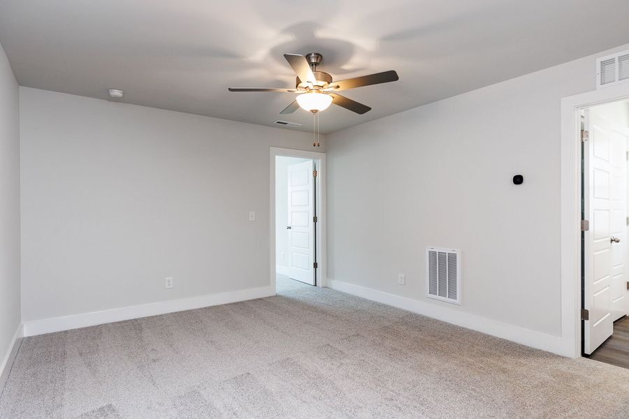 Spacious, unfurnished interior of a new home in Vaughan Farms, Angier (Image 18).