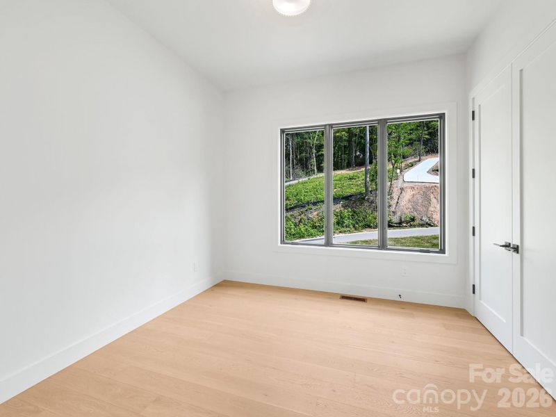 Spacious, unfurnished interior of a new home in , Fairview (Image 32).