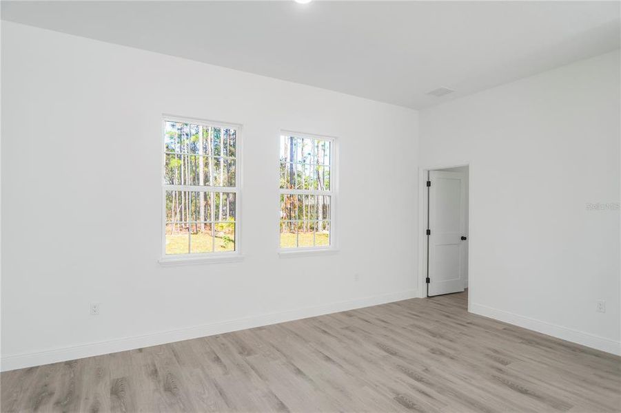 Spacious, unfurnished interior of a new home in , Dunnellon (Image 38).