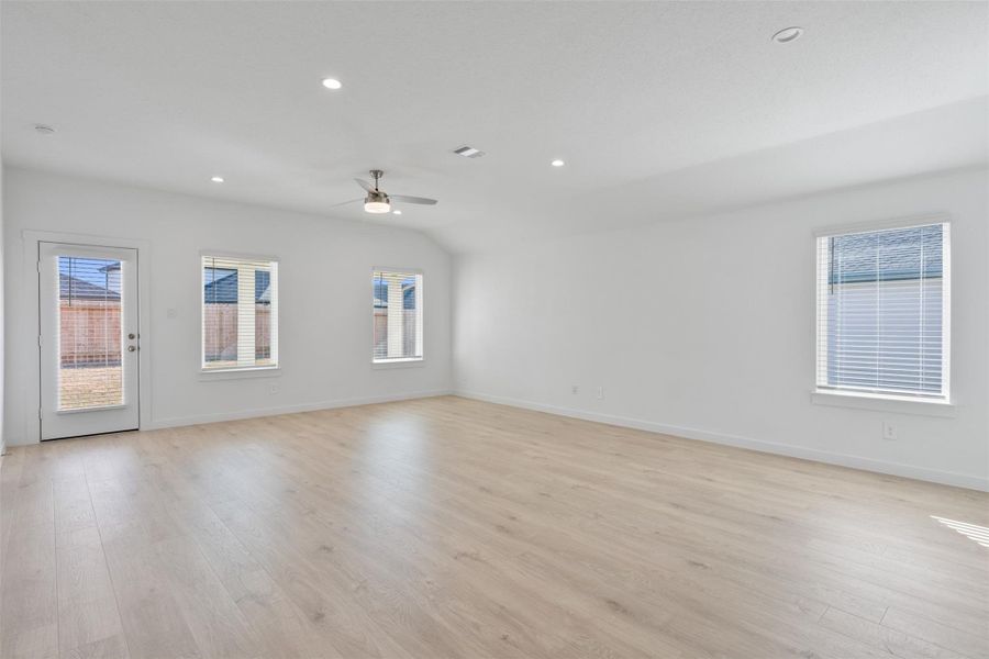Spacious, unfurnished interior of a new home in Tamarron, Fulshear (Image 33). Spacious, unfurnished interior of a new home in Tamarron, Fulshear (Image 33).