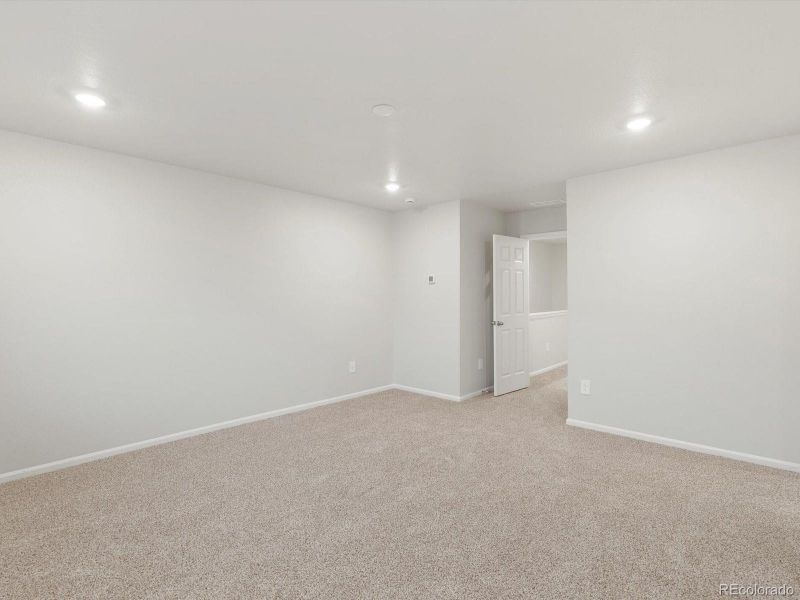 Spacious, unfurnished interior of a new home in , Aurora (Image 14).