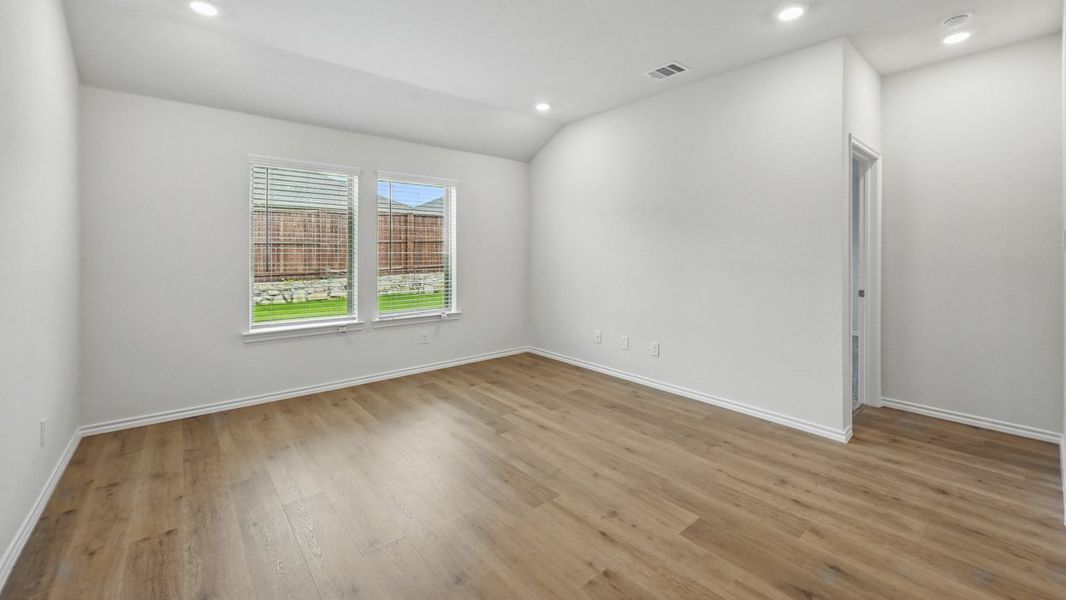 Spacious, unfurnished interior of a new home in Riverfield, Josephine (Image 28).