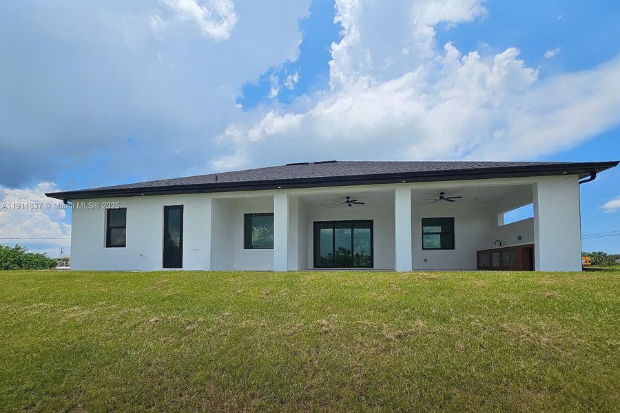 Exterior details and patio area of a home in , Cape Coral (Image 11). Exterior details and patio area of a home in , Cape Coral (Image 11).