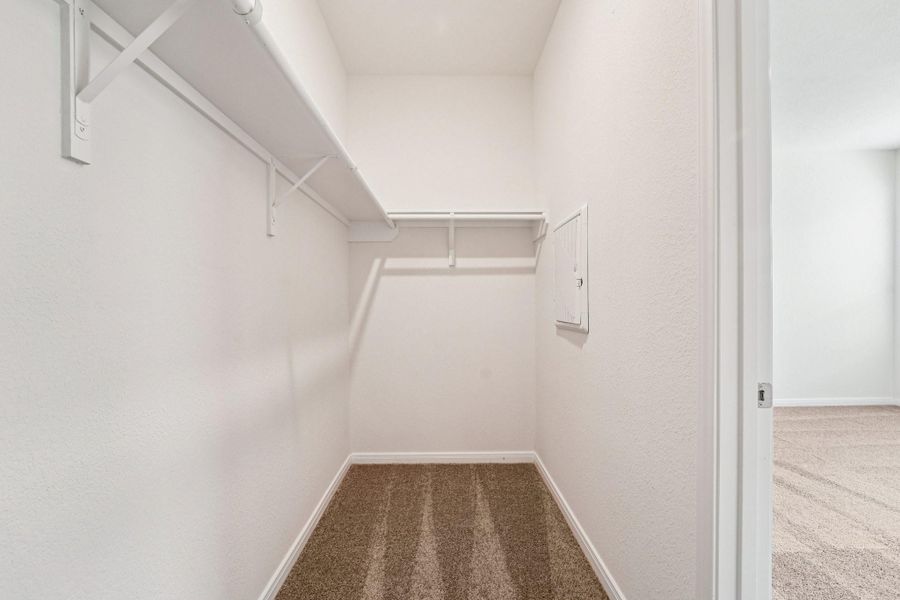 Spacious, unfurnished interior of a new home in Olympia Falls, Fresno (Image 21).