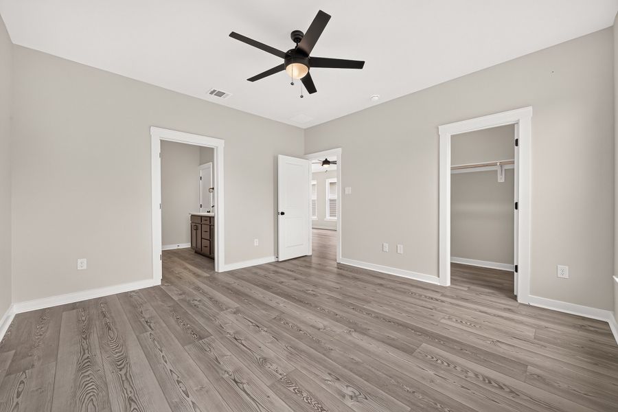 Spacious, unfurnished interior of a new home in Aldeana, Bonney (Image 36).