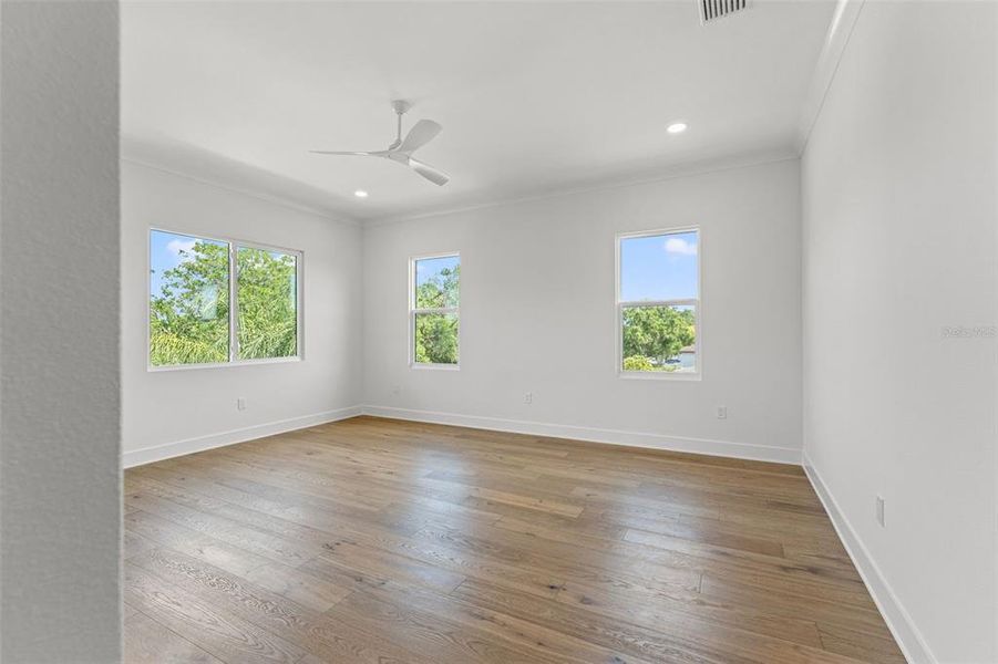 Spacious, unfurnished interior of a new home in , Tampa (Image 36).
