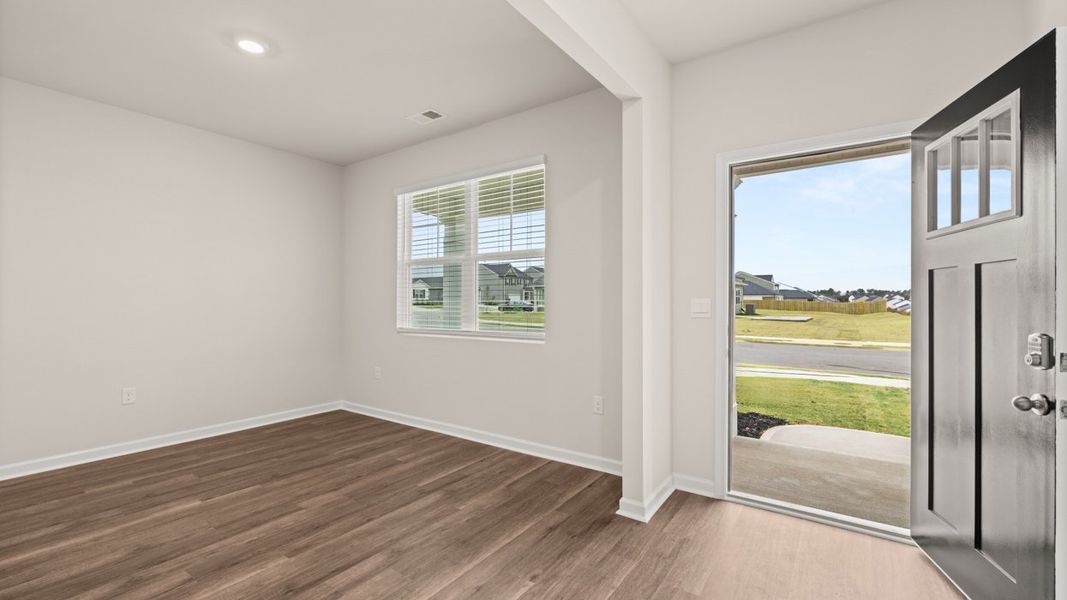 Spacious, unfurnished interior of a new home in Captain's Corner, Grovetown (Image 10).