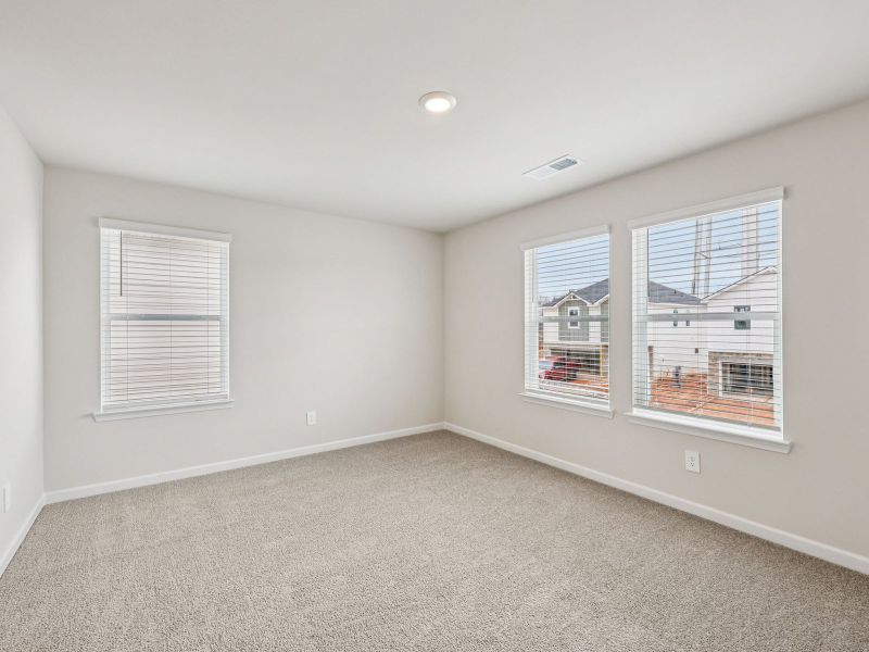 Spacious, unfurnished interior of a new home in Hawthorne Station, Atlanta (Image 15).