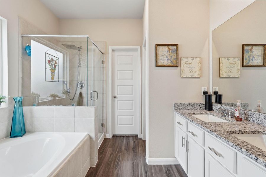 Furnished interior view inside a new home in Hunter's Creek, Huntsville (Image 12).