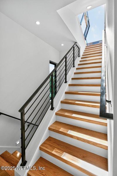 Spacious, unfurnished interior of a new home in , Neptune Beach (Image 28).