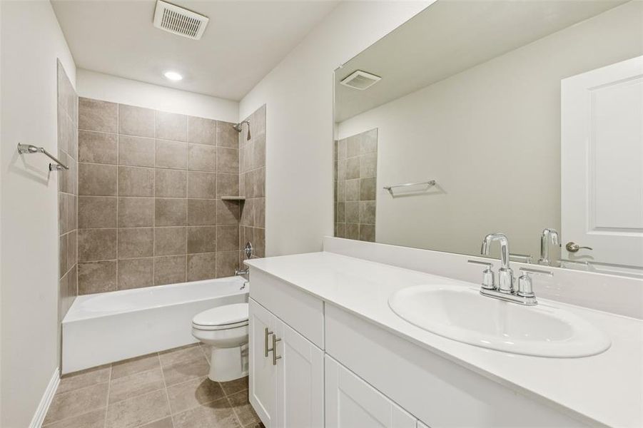 Furnished interior view inside a new home in Wolf Creek Farms - Signature Series, Melissa (Image 10).