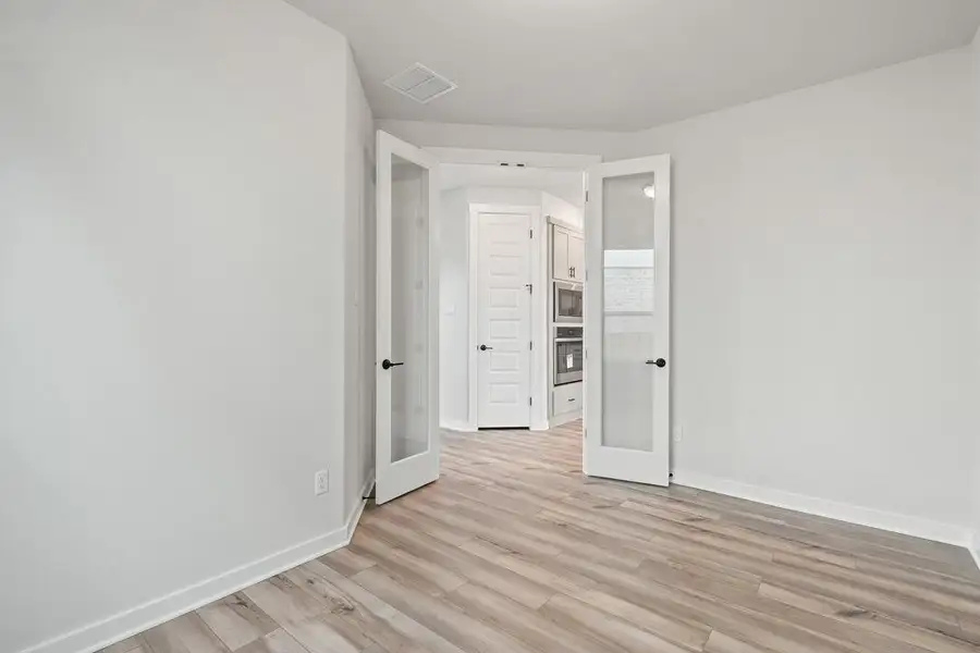 Spacious, unfurnished interior of a new home in Flora, Hutto (Image 18).