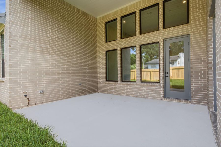 Exterior details and patio area of a home in Friendswood Trails 70' Homesites, Friendswood (Image 3).