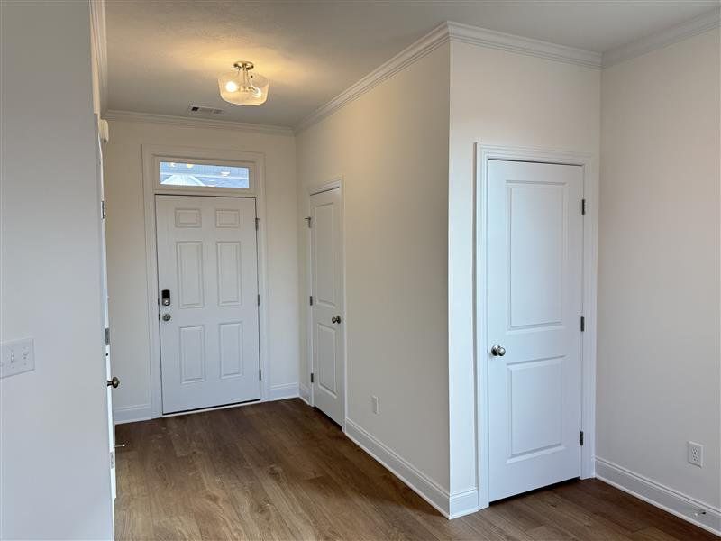 Spacious, unfurnished interior of a new home in Windsor, North Augusta (Image 10).