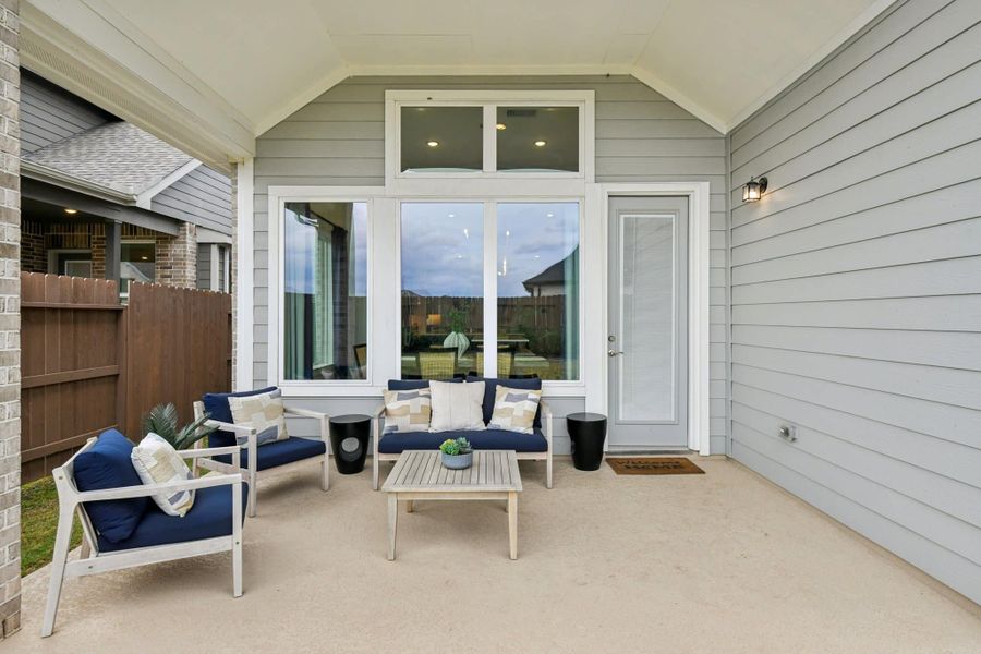 Exterior details and patio area of a home in Wood Leaf Reserve, Tomball (Image 4).