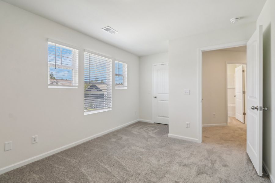 Representative unfurnished interior of a home built from the Harper II by Great Southern Homes in Old Charleston Acres, Pelion (Image 22).