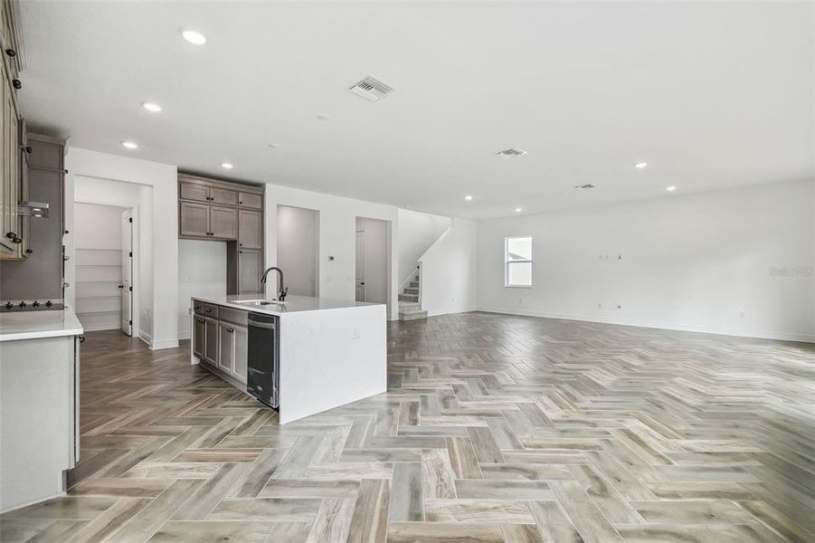 Spacious, unfurnished interior of a new home in City of Tampa, Tampa (Image 72). Spacious, unfurnished interior of a new home in City of Tampa, Tampa (Image 72).