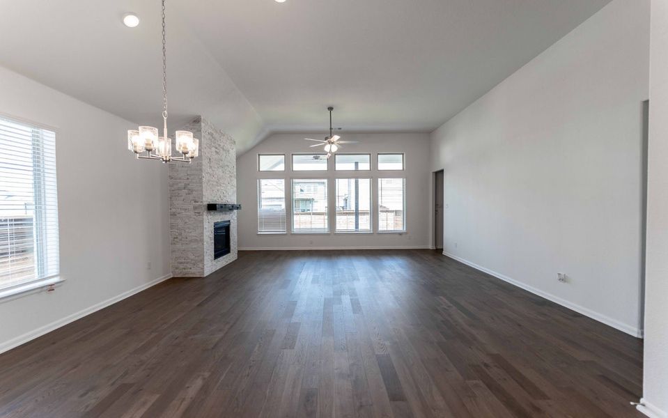 Spacious, unfurnished interior of a new home in Solterra, Mesquite (Image 14).