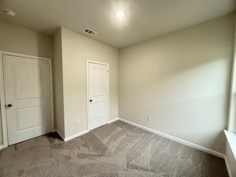 Unfurnished bedroom with carpet flooring and a closet