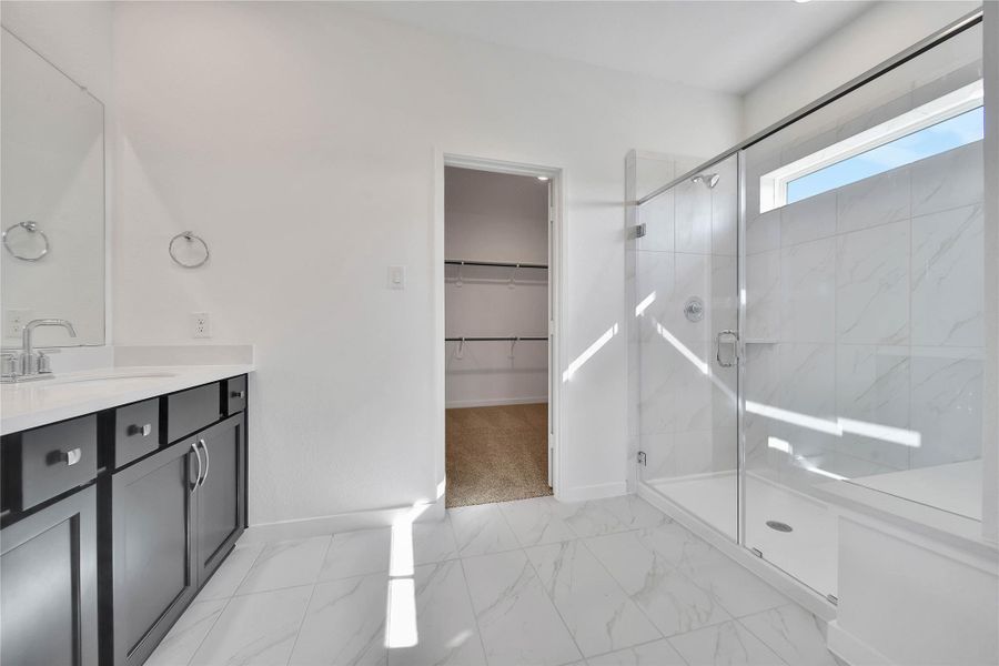 Furnished interior view inside a new home in , Rosharon (Image 10).