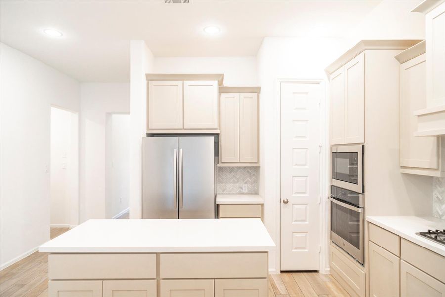 Furnished interior view inside a new home in Cross Creek West 45', Fulshear (Image 9). Furnished interior view inside a new home in Cross Creek West 45', Fulshear (Image 9).