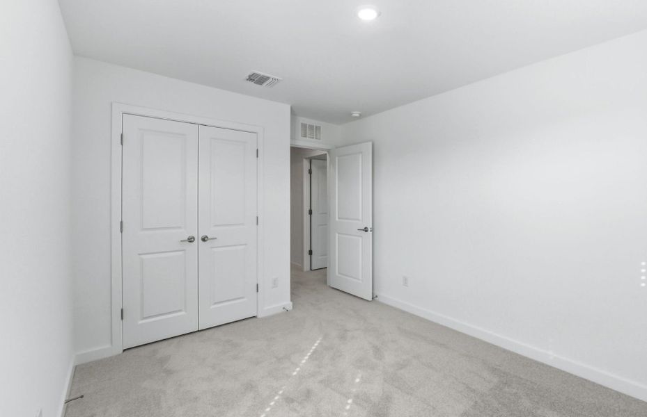 Spacious, unfurnished interior of a new home in Santa Rita Ranch, Liberty Hill (Image 31).