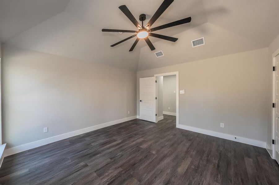 Spacious, unfurnished interior of a new home in , Alvarado (Image 37).