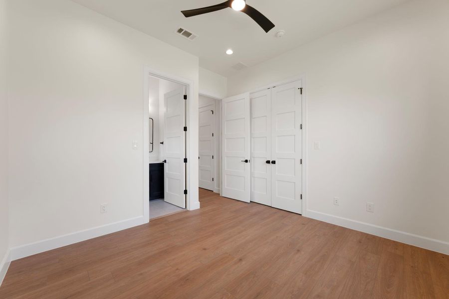 Spacious, unfurnished interior of a new home in , Horseshoe Bay (Image 13).